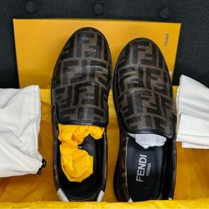 Fendi shoes size 6 but fit with 7 and 7,5.